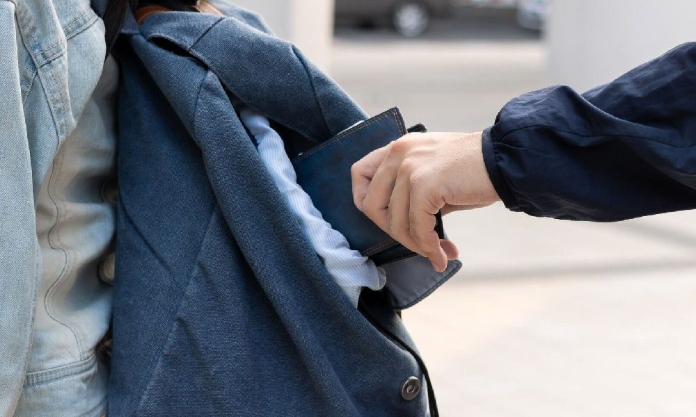 Why are there so many pickpockets in Europe